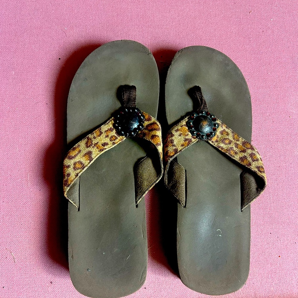 Leopard Corry’s Flip Flops